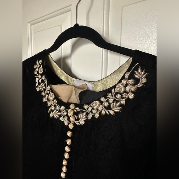 Pakistani clothes- Velvet outfit - Picture 3 of 14